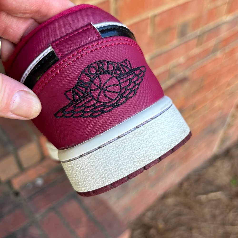 Nike “AIR JORDAN 1 “Noble Red” Men’s size 8.5 Sneakers RARE FIND !! 💰💰 - Picture 16 of 16